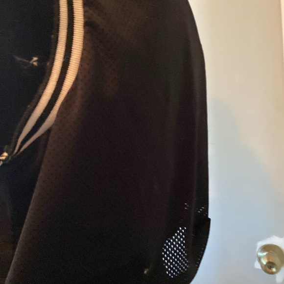 Cool crop top in black with white numbers and New York. Striped neck,arms mint - Picture 6 of 7